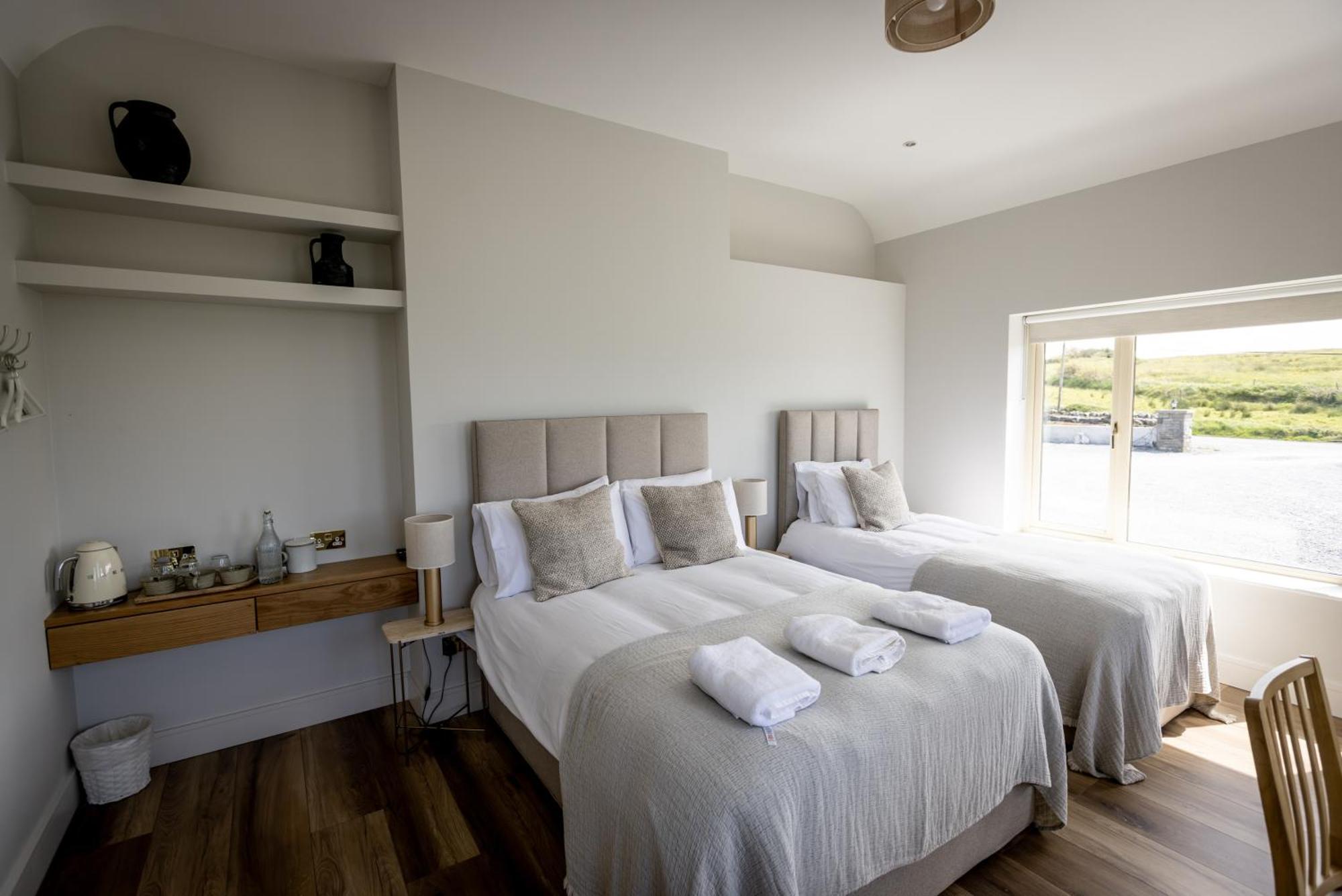 Coastal View House Hotel ดูลิน ภายนอก รูปภาพ